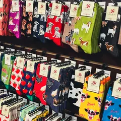 Grosir Kaos Kaki Murah Surabaya: Stok Siap Jual untuk Reseller