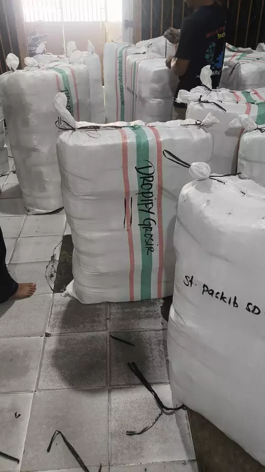 Karungan ditandai per jenjang, dari SD sampai SMA