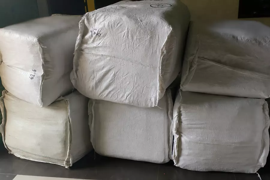Empat Produk, Enam Bal, 770 Lusin: Satu Kiriman untuk Pelanggan Grosir di Bogor