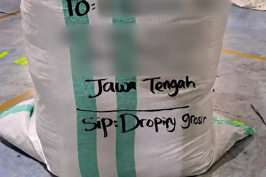 Toko marketplace di Kudus kulakan 650 lusin Boxer Hello dan CD Fema menjelang 10.10