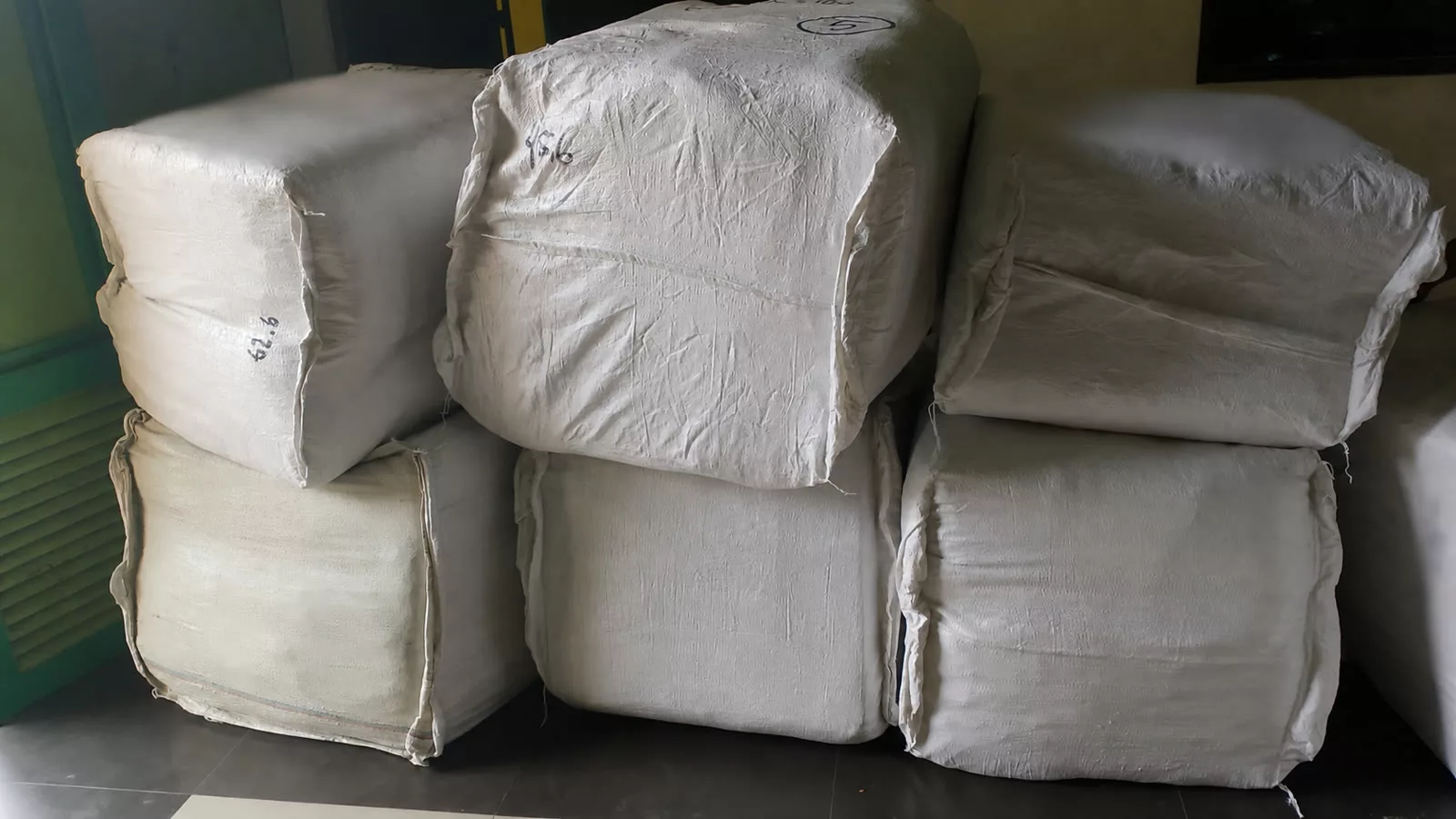 Enam bal pesanan grosir 770 lusin yang disiapkan Dropify