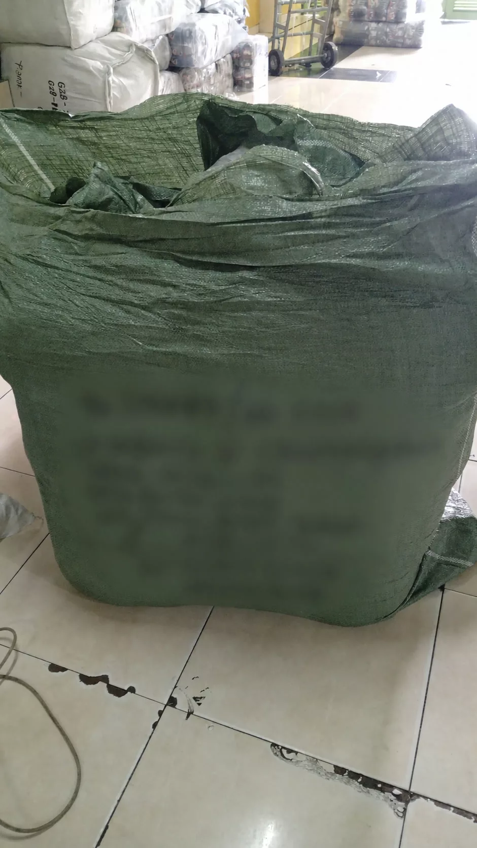 Koli berisi 100 lusin Stocking Sheleg Paha sebelum pengiriman