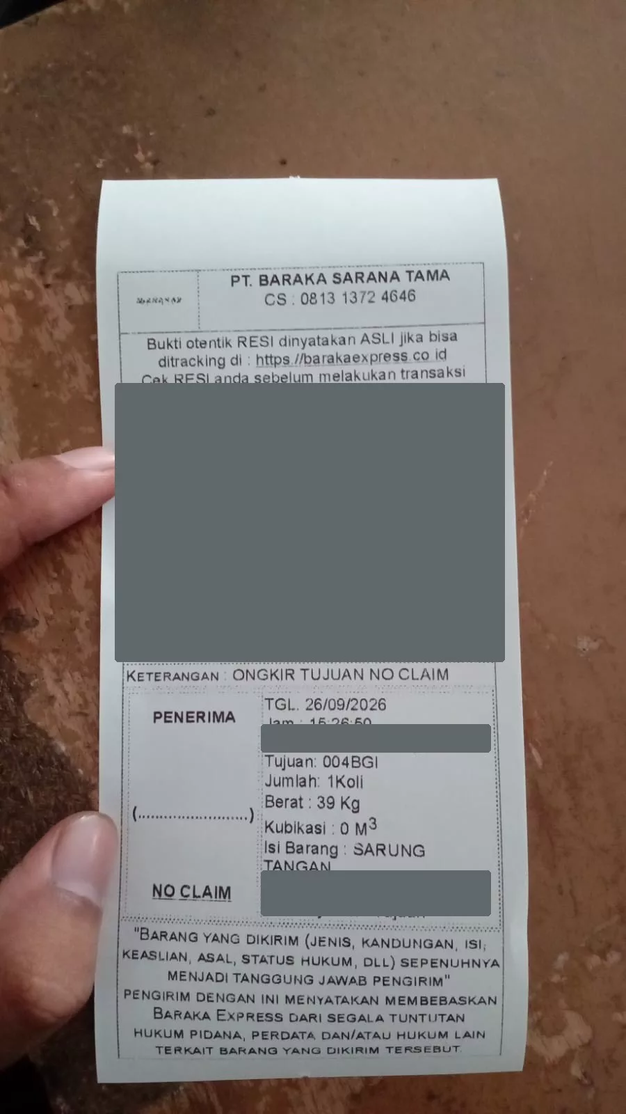 Resi sarung tangan 26 September 2026, satu koli 39 kg, dengan identitas disensor