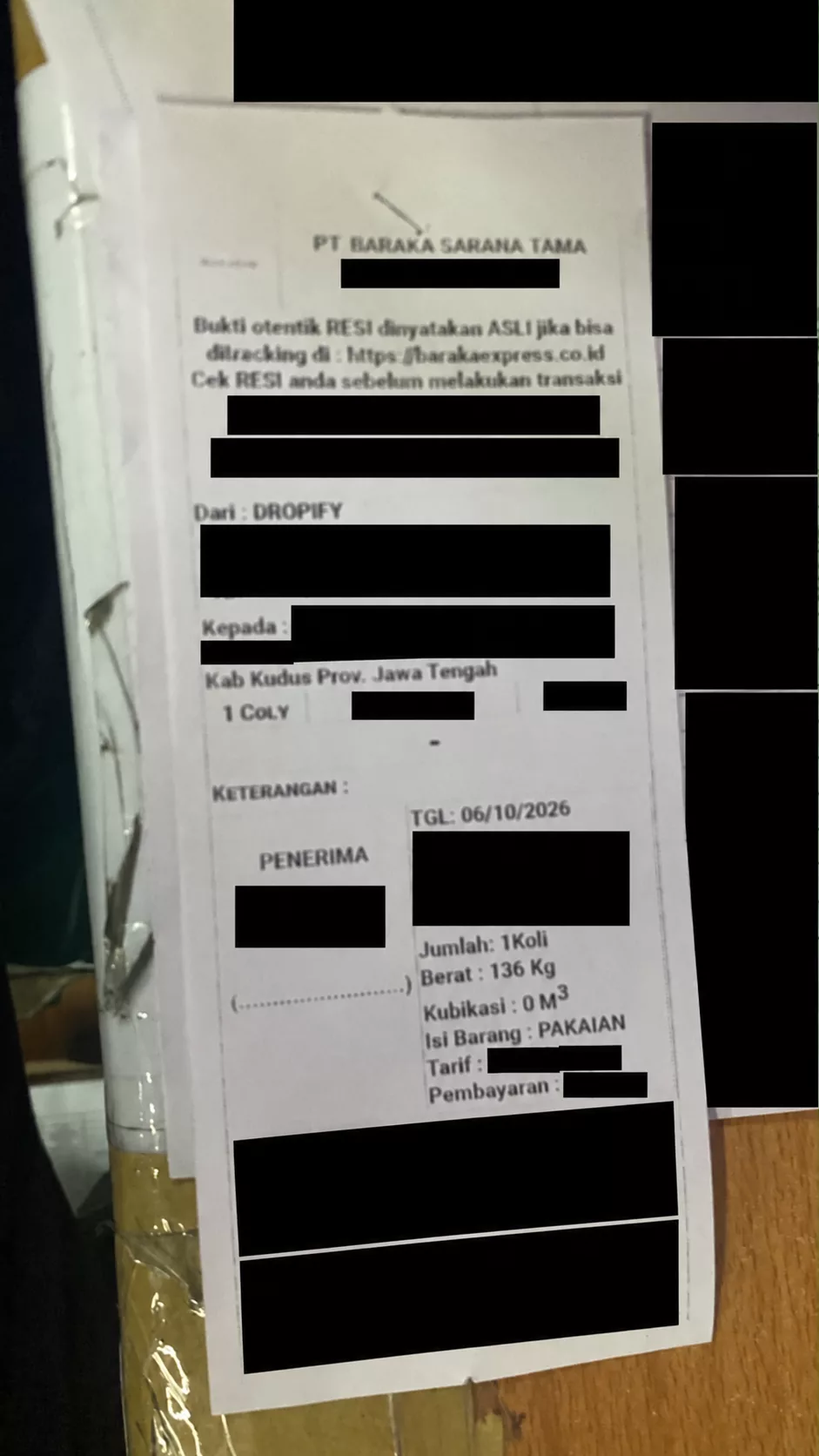Resi pakaian satu koli seberat 136 kg untuk tujuan Kudus, 6 Oktober 2026